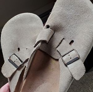 Gently used pair of size M47 Birkenstock clogs